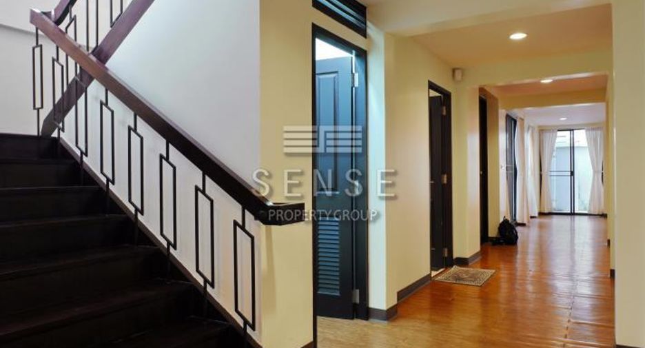 Casa en alquiler de 3 habitaciones en Watthana, Bangkok