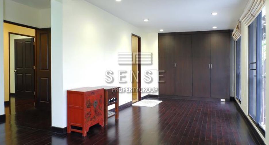 Casa en alquiler de 3 habitaciones en Watthana, Bangkok