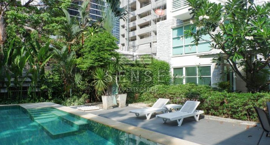 For rent 4 bedrooms townhouse in Khlong Toei, Bangkok