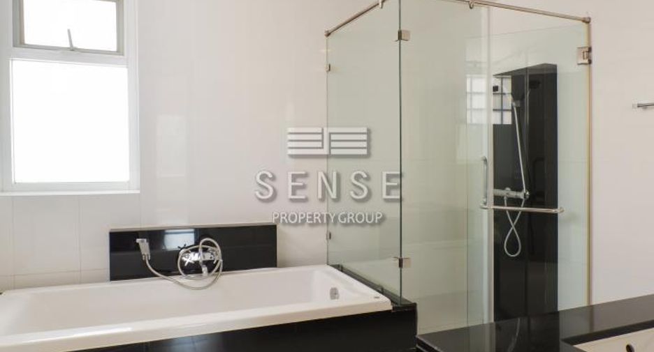 For rent 4 bedrooms townhouse in Khlong Toei, Bangkok