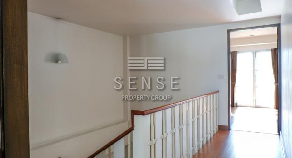 For rent 4 bedrooms townhouse in Khlong Toei, Bangkok