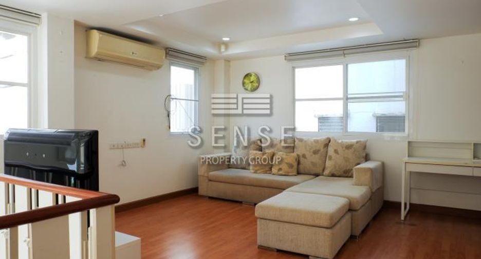 For rent 4 bedrooms townhouse in Khlong Toei, Bangkok