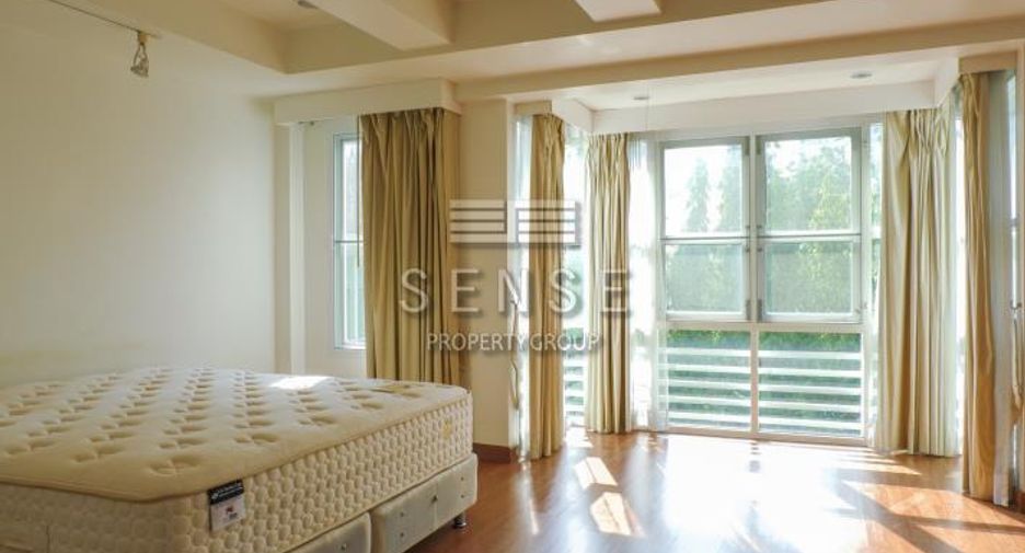 For rent 4 bedrooms townhouse in Khlong Toei, Bangkok
