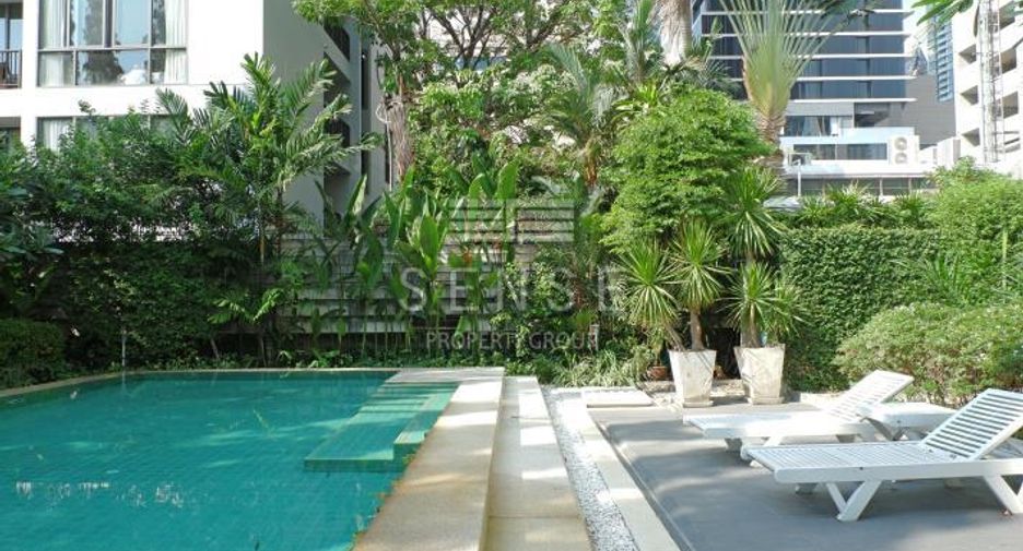 For rent 4 bedrooms townhouse in Khlong Toei, Bangkok