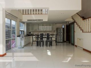 Reihenhaus zur Miete mit 4 Zimmer in Khlong Toei, Bangkok