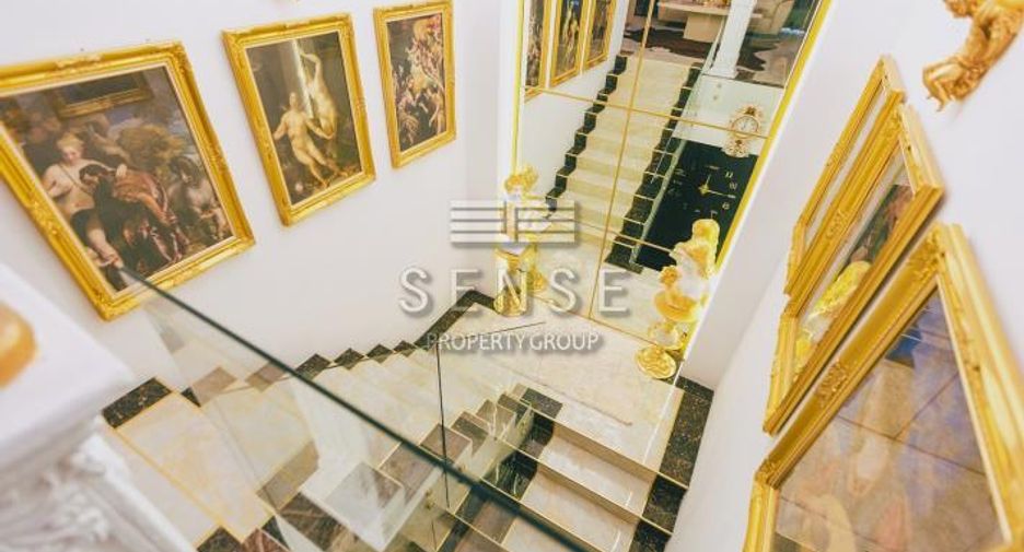 For sale 3 bedrooms condo in Watthana, Bangkok