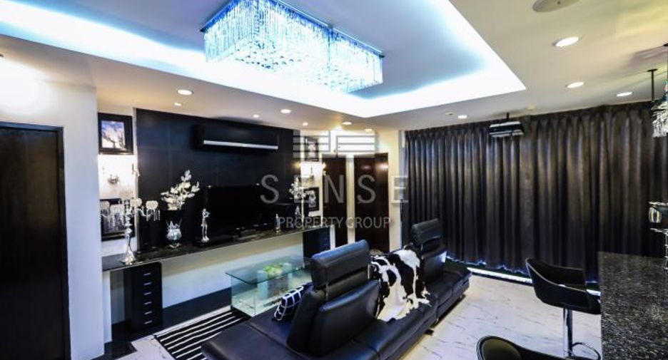 For sale 3 bedrooms condo in Watthana, Bangkok