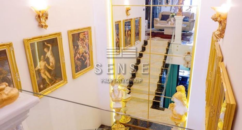 For sale 3 bedrooms condo in Watthana, Bangkok