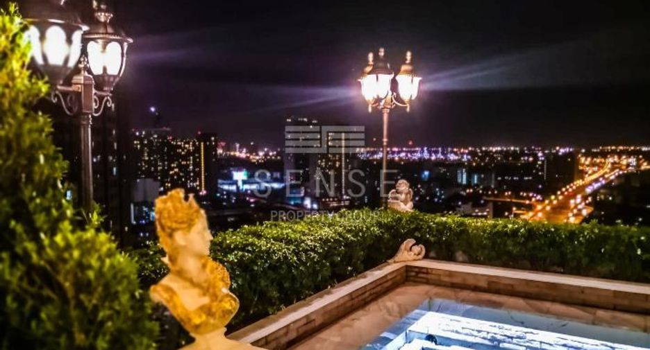 For sale 3 bedrooms condo in Watthana, Bangkok