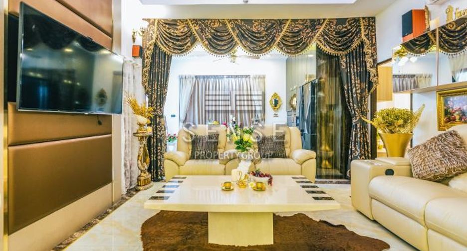 For sale 3 bedrooms condo in Watthana, Bangkok