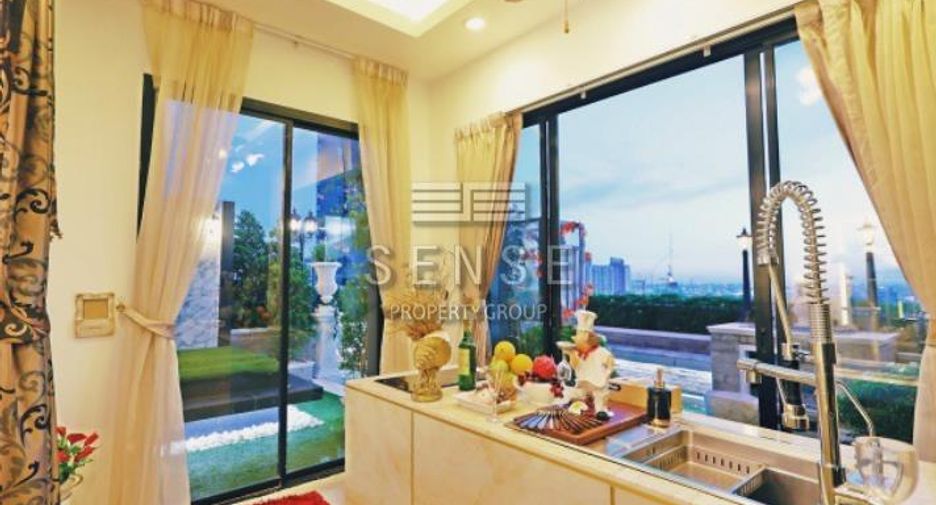 For sale 3 bedrooms condo in Watthana, Bangkok
