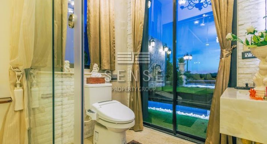 For sale 3 bedrooms condo in Watthana, Bangkok