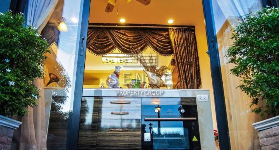 For sale 3 bedrooms condo in Watthana, Bangkok