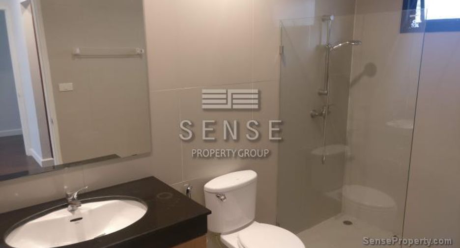 For rent 4 bedrooms house in Khlong Toei, Bangkok