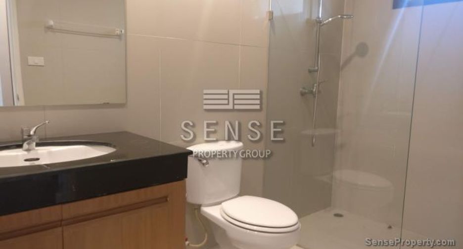 For rent 4 bedrooms house in Khlong Toei, Bangkok