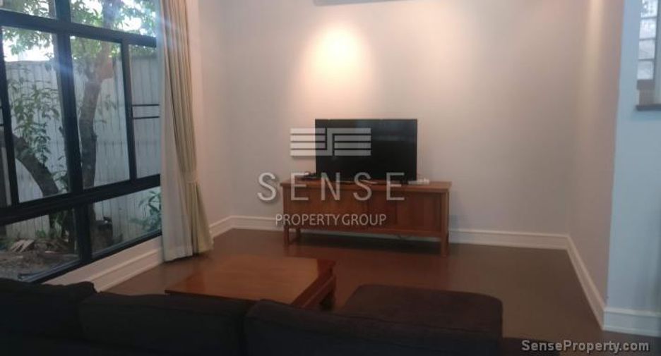 For rent 4 bedrooms house in Khlong Toei, Bangkok