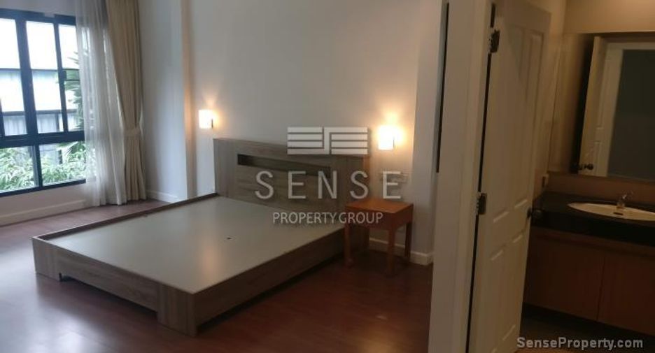For rent 4 bedrooms house in Khlong Toei, Bangkok