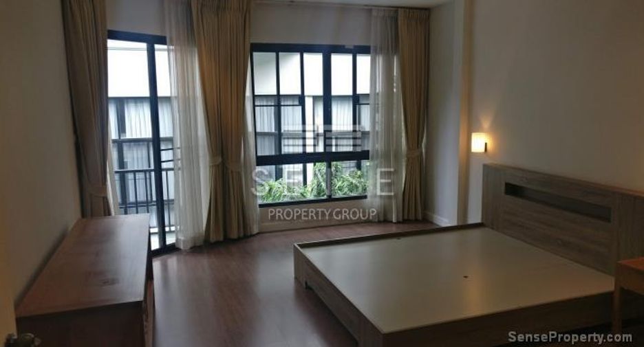 For rent 4 bedrooms house in Khlong Toei, Bangkok