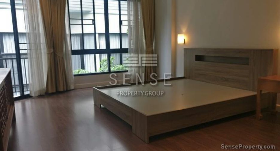 For rent 4 bedrooms house in Khlong Toei, Bangkok