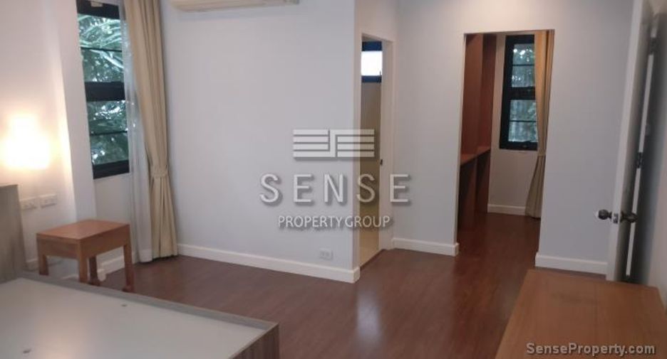 For rent 4 bedrooms house in Khlong Toei, Bangkok