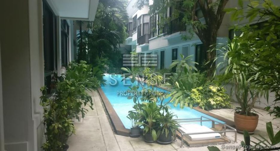 For rent 4 bedrooms house in Khlong Toei, Bangkok