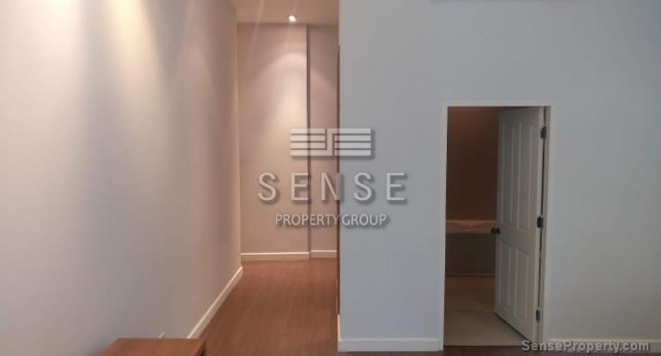For rent 4 bedrooms house in Khlong Toei, Bangkok