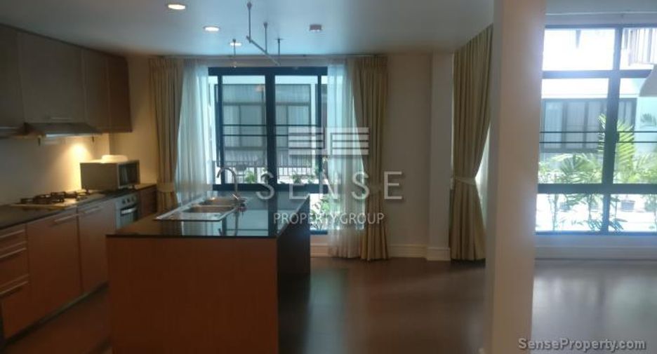 For rent 4 bedrooms house in Khlong Toei, Bangkok