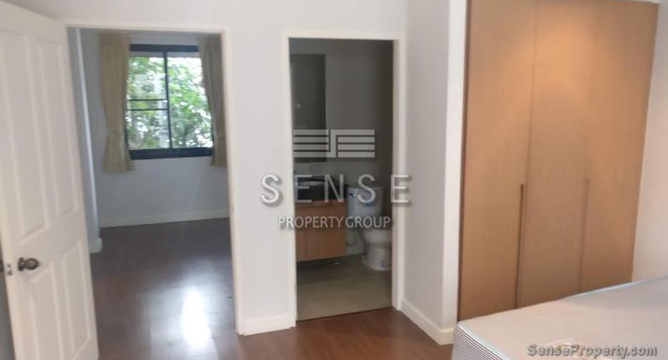 For rent 4 bedrooms house in Khlong Toei, Bangkok