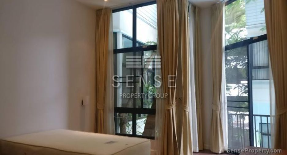 For rent 4 bedrooms house in Khlong Toei, Bangkok