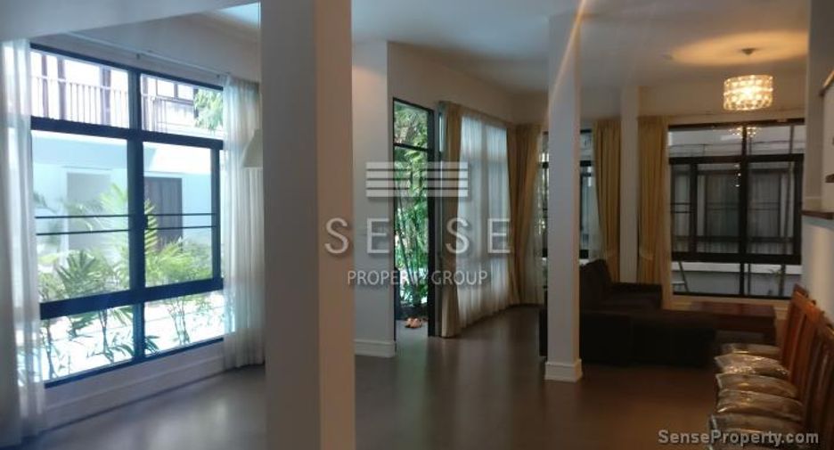 For rent 4 bedrooms house in Khlong Toei, Bangkok