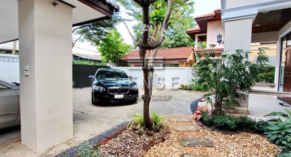 Haus zur Miete mit 4 Zimmer in Watthana, Bangkok