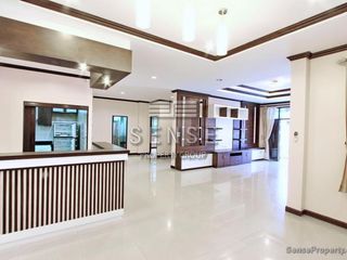 Haus zur Miete mit 4 Zimmer in Watthana, Bangkok