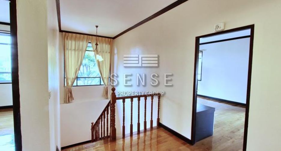 Haus zur Miete mit 4 Zimmer in Watthana, Bangkok