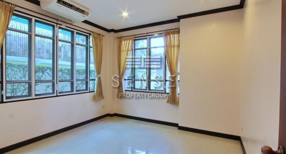 Haus zur Miete mit 4 Zimmer in Watthana, Bangkok