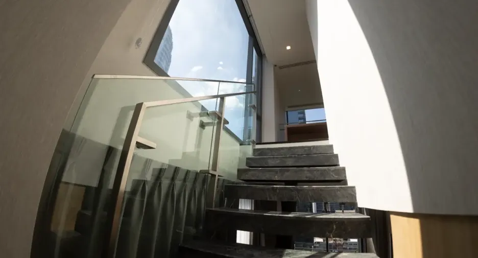 For rent そして for sale 2 ベッドルーム condo in Khlong Toei, Bangkok