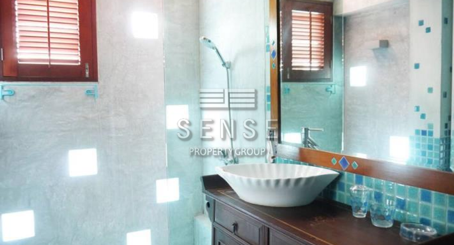 For rent 3 bedrooms house in Khlong Toei, Bangkok