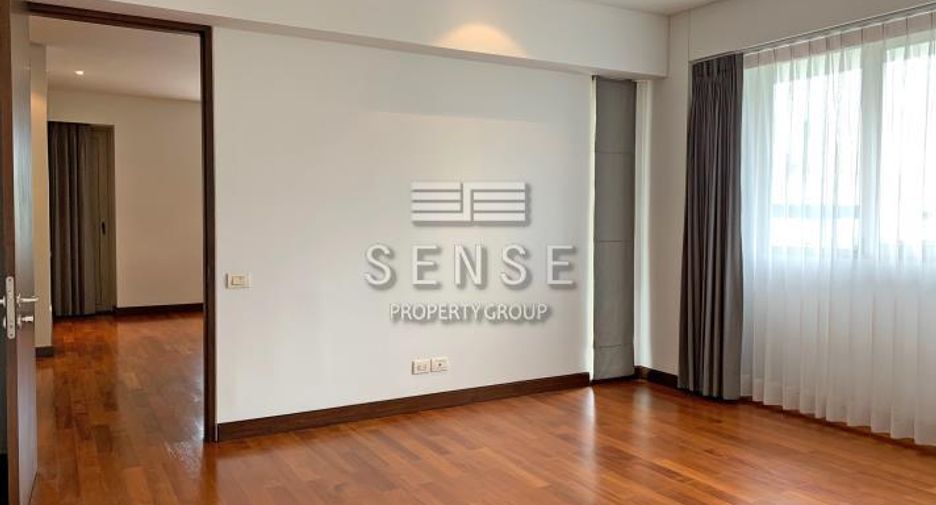 For rent 3 bedrooms condo in Pathum Wan, Bangkok