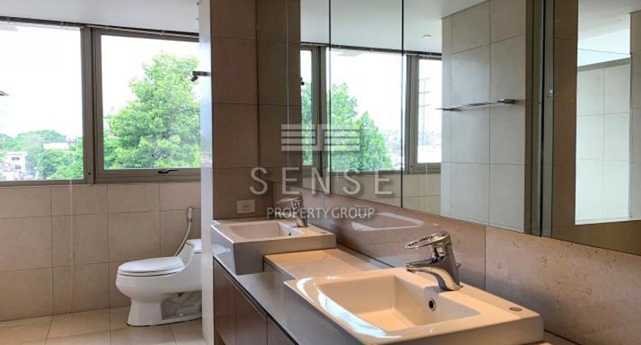 For rent 3 bedrooms condo in Pathum Wan, Bangkok