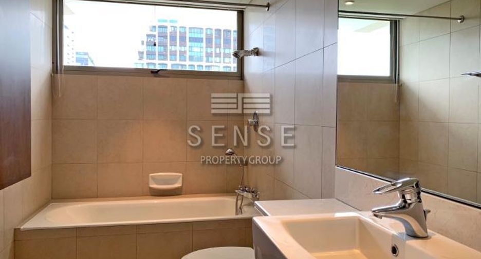 For rent 3 bedrooms condo in Pathum Wan, Bangkok
