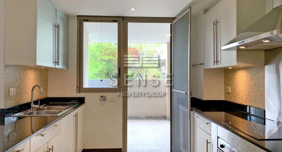 For rent 3 bedrooms condo in Pathum Wan, Bangkok