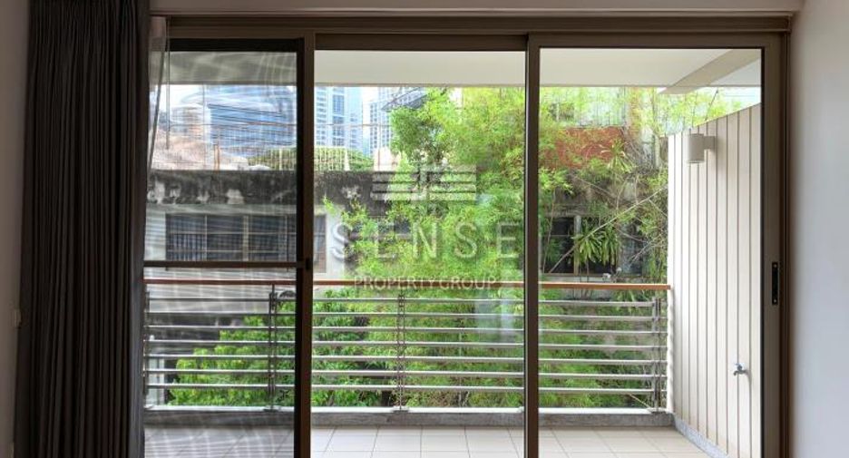 For rent 3 bedrooms condo in Pathum Wan, Bangkok