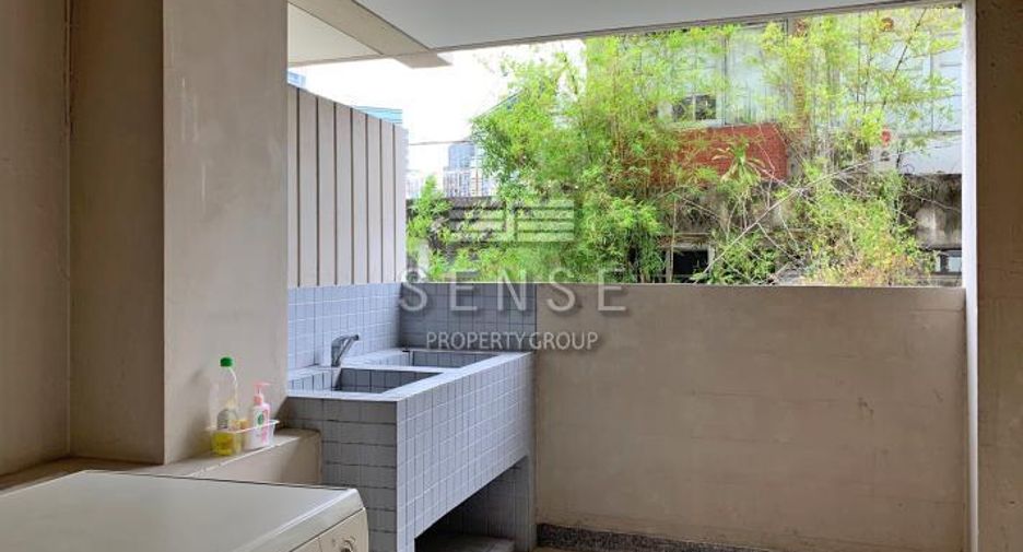 For rent 3 bedrooms condo in Pathum Wan, Bangkok