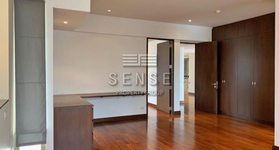 For rent 3 bedrooms condo in Pathum Wan, Bangkok