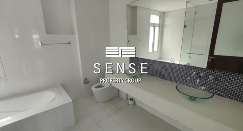 Haus zur Miete mit 4 Zimmer in Watthana, Bangkok