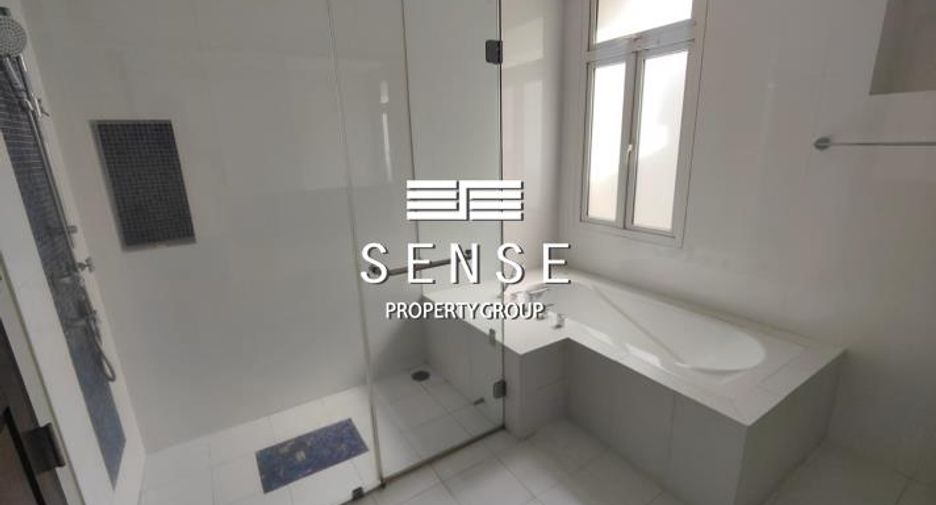 Haus zur Miete mit 4 Zimmer in Watthana, Bangkok