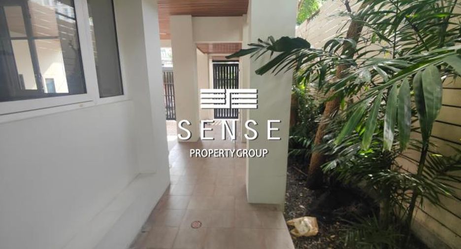 Haus zur Miete mit 4 Zimmer in Watthana, Bangkok