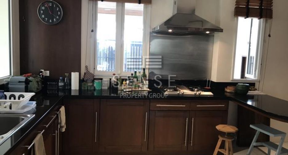 Haus zur Miete mit 4 Zimmer in Watthana, Bangkok
