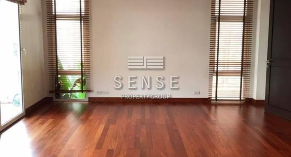 Haus zur Miete mit 4 Zimmer in Watthana, Bangkok
