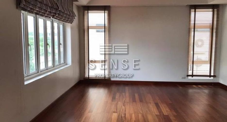 Haus zur Miete mit 4 Zimmer in Watthana, Bangkok