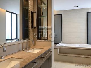 For rent 4 bedrooms condo in Watthana, Bangkok